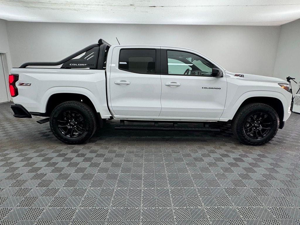 Used 2025 Summit White Chevrolet Z71 image 7