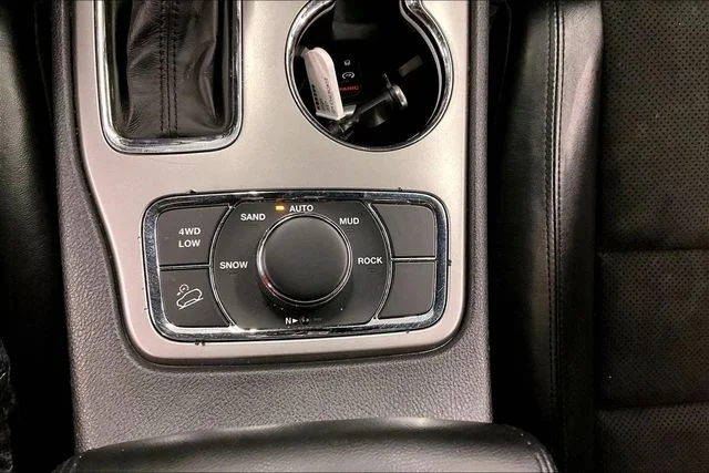 Used 2020 Velvet Red Pearlcoat Jeep Altitude image 37