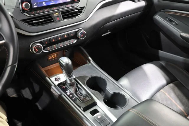 2020 Nissan Altima SR - Photo 22