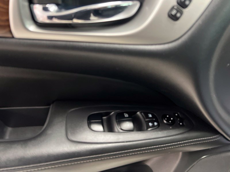 Used 2017 White Nissan Platinum image 20