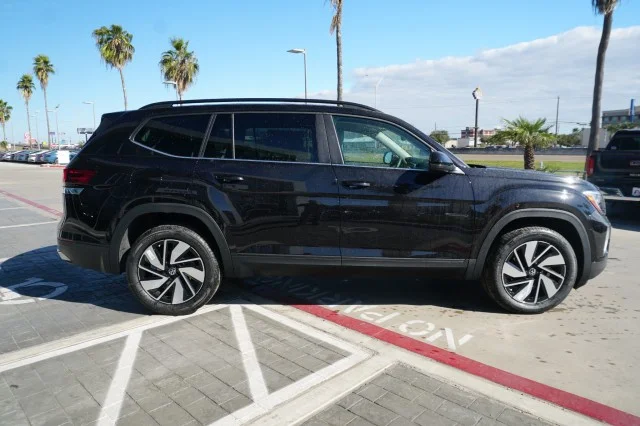 New 2026 Deep Black Pearl Volkswagen 2.0T SE W/TECHNOLOGY image 4