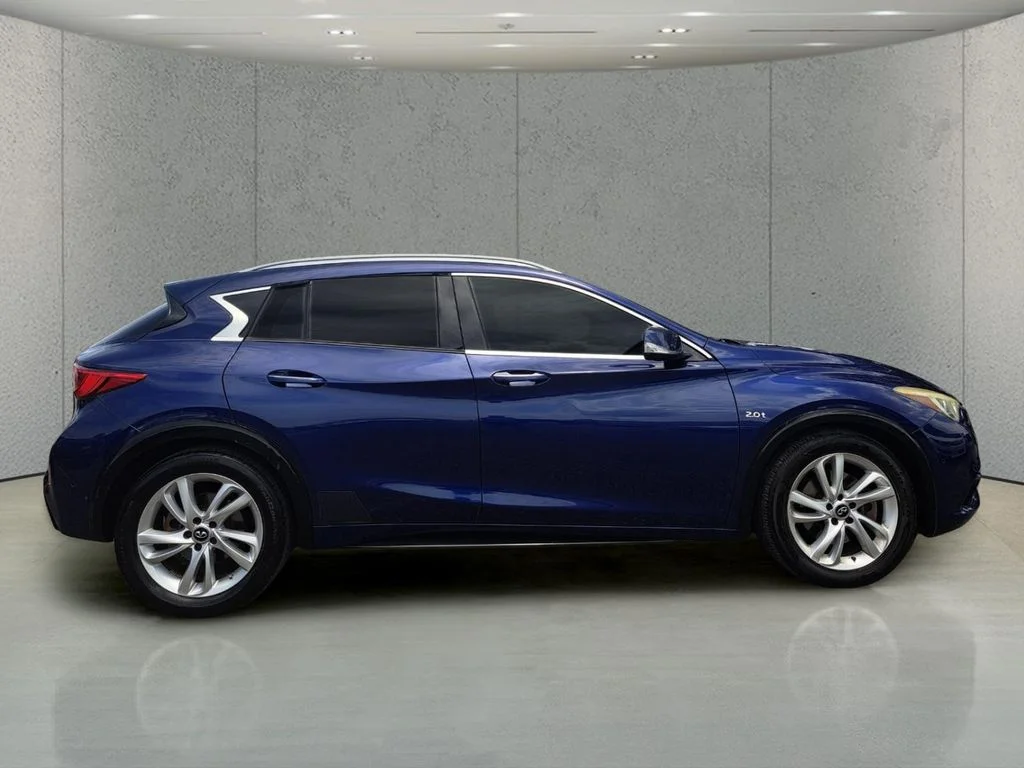 Used 2017 Blue INFINITI Premium image 3