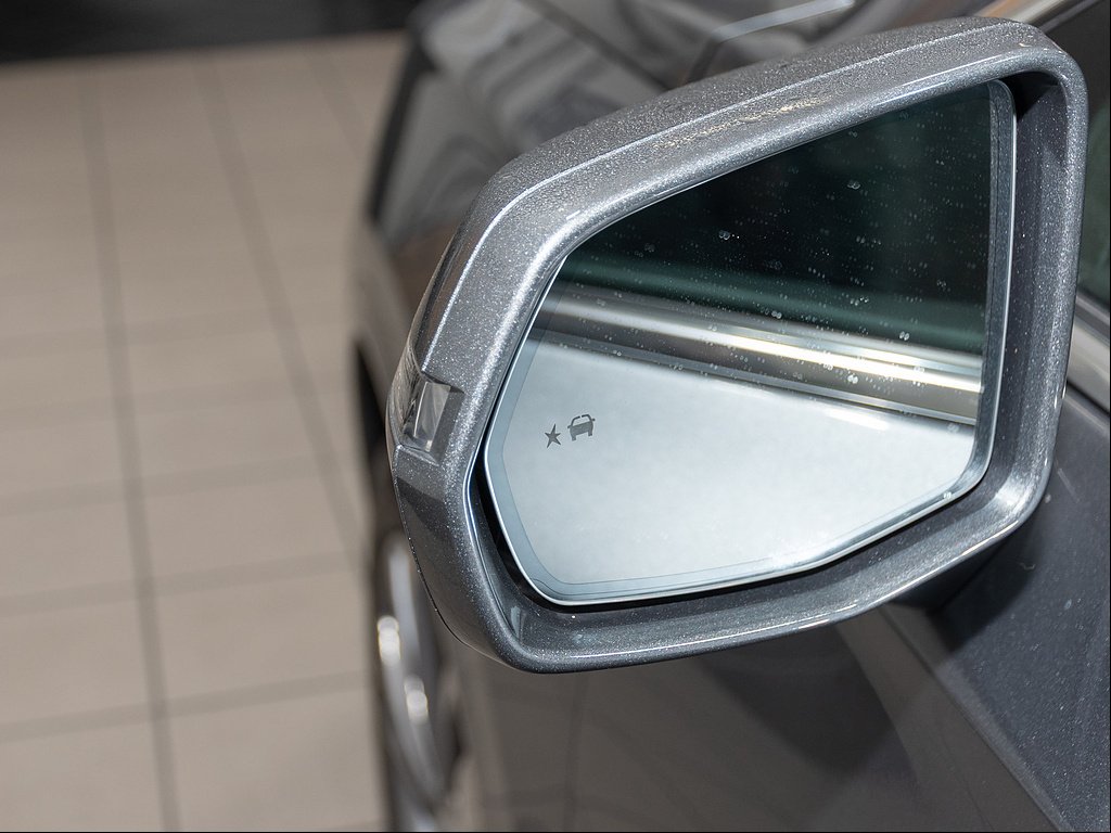 Used 2020 Shadow Metallic Cadillac Premium Luxury image 6
