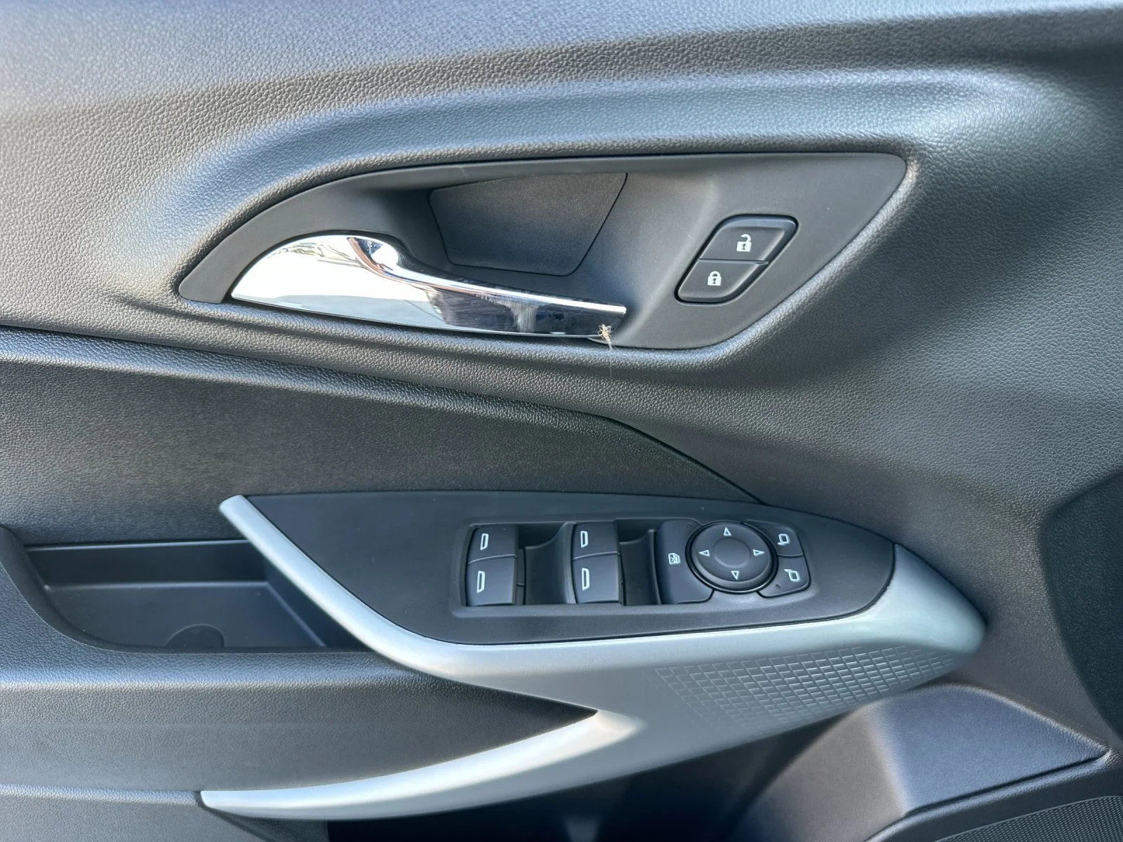 2026 Chevrolet Trax LS - Photo 11