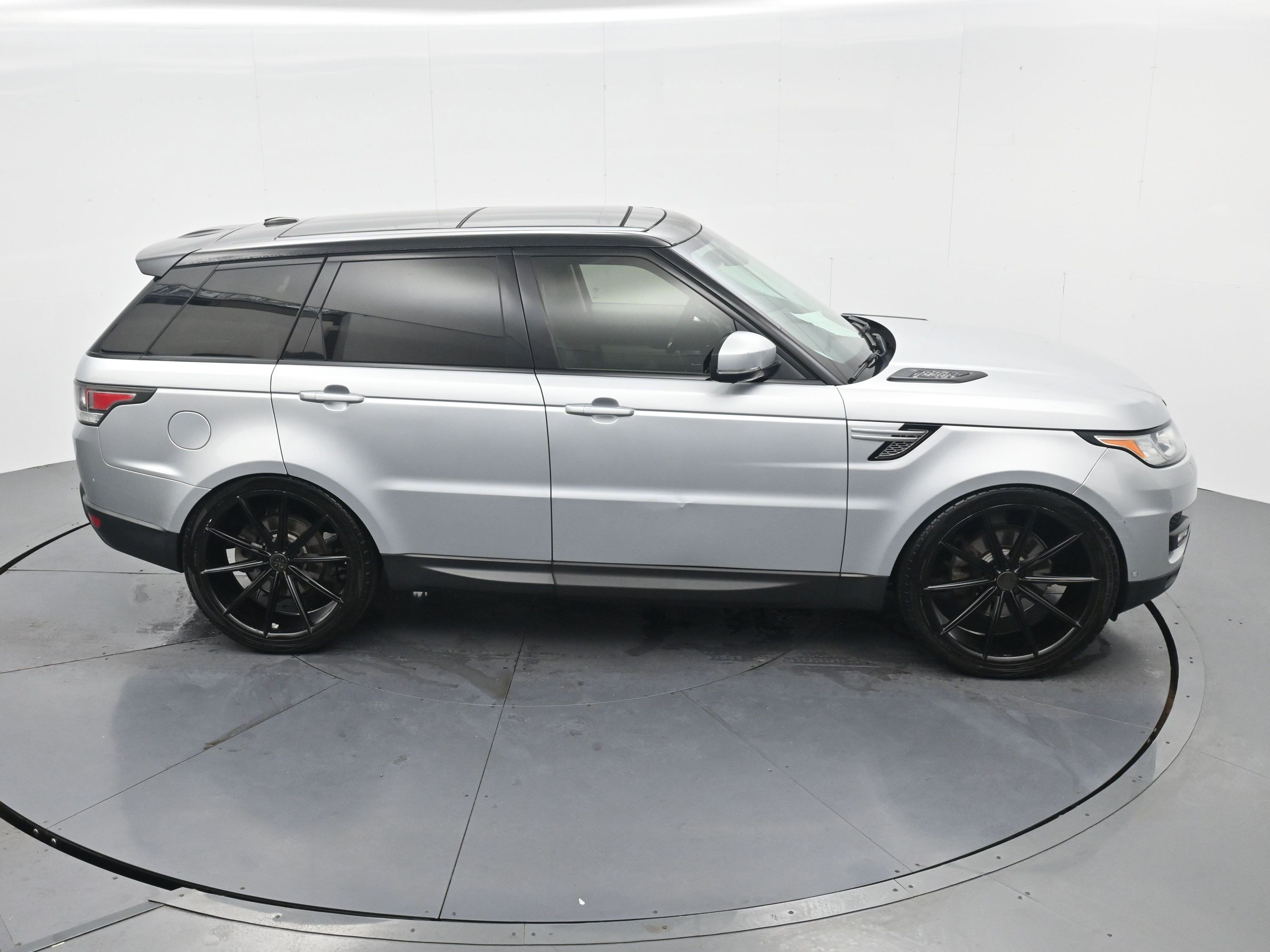 Used 2014 Causeway Gray Metallic Land Rover HSE image 21