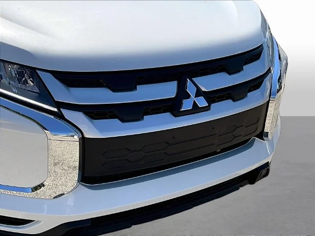 Used 2021 White Mitsubishi 2.0 ES image 34