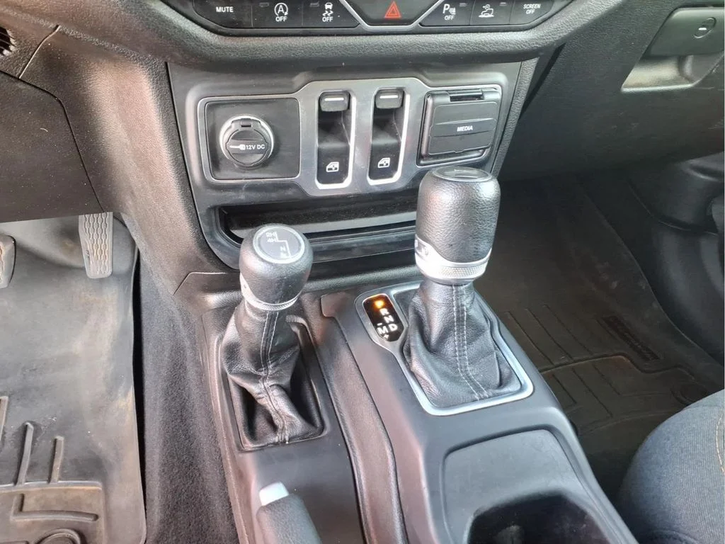 Used 2024 Red Jeep Sport S image 27