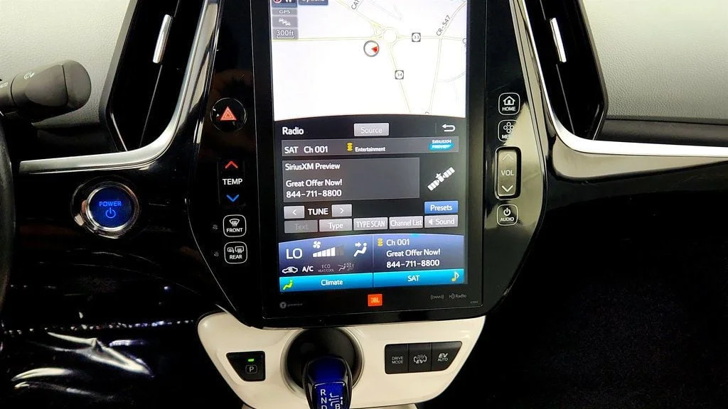 Used 2018 Titanium Glow Toyota Advanced image 18