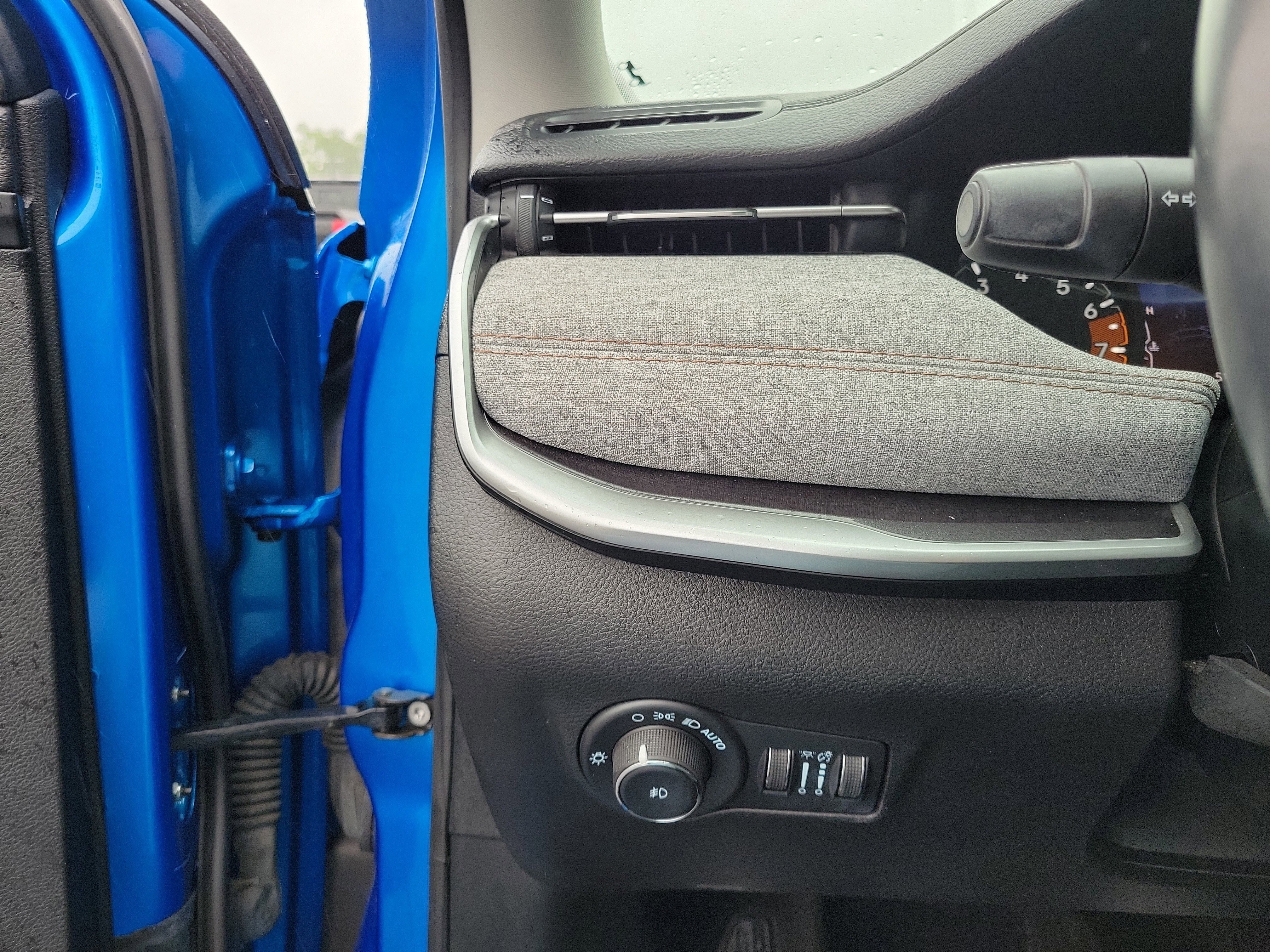 Used 2022 Laser Blue Pearlcoat Jeep Latitude Lux image 20