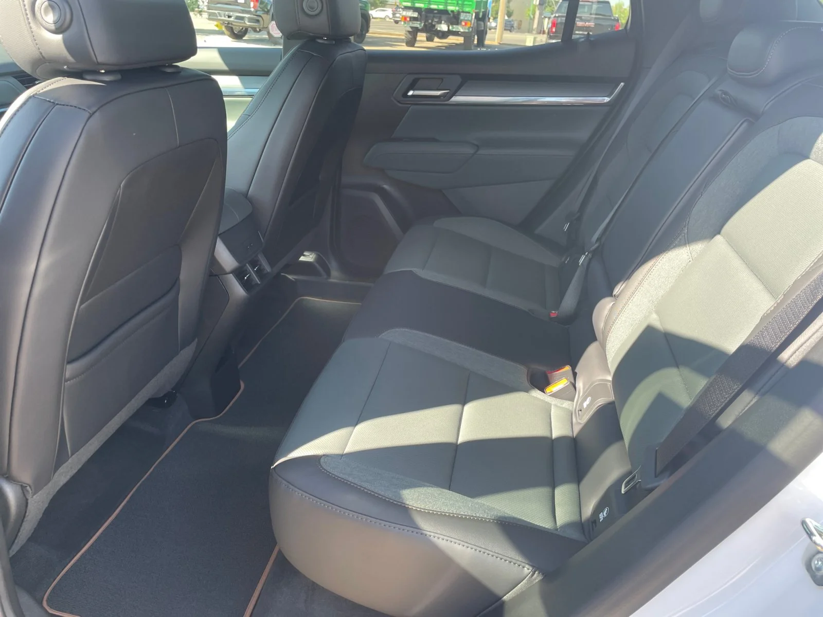 New 2027 Summit White GMC AWD AT4 image 18