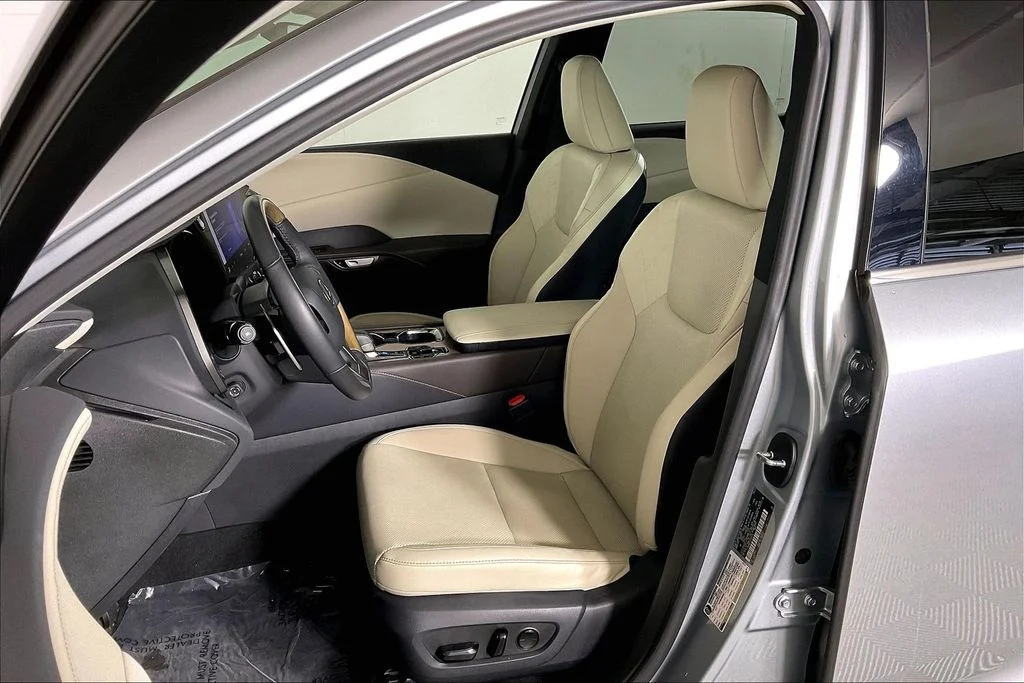 Used 2023  Lexus 350 image 24