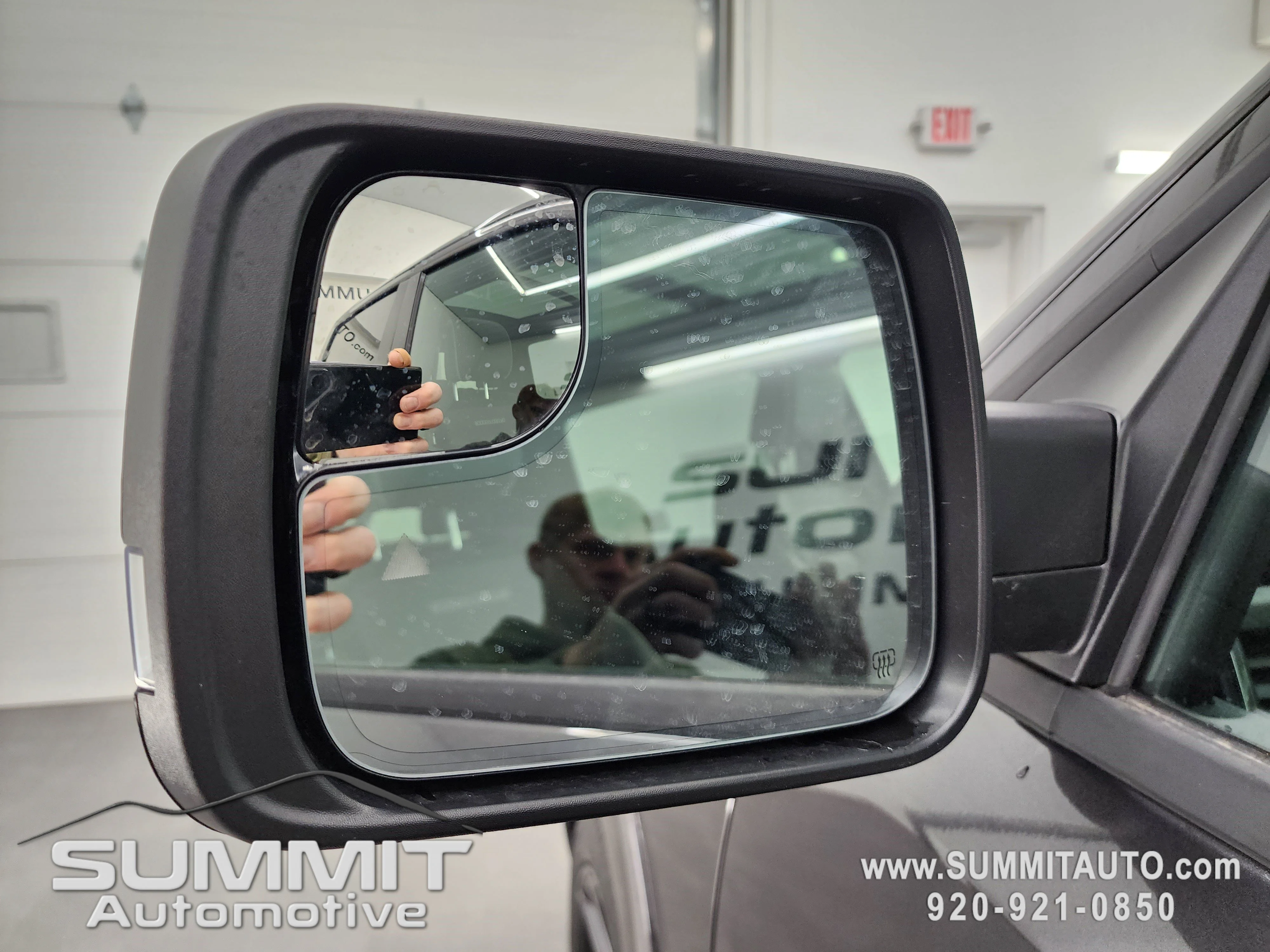 New 2026 Granite Crystal Metallic Clear-Coat Exterior Paint RAM Laramie image 36