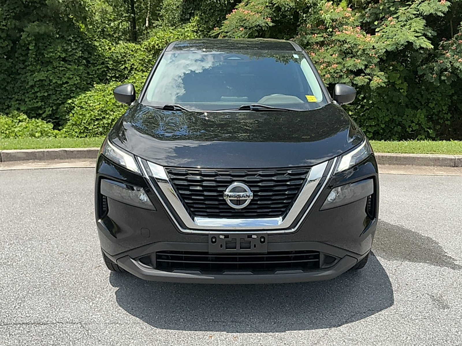 Used 2021 Super Black Nissan S Intelligent AWD image 15