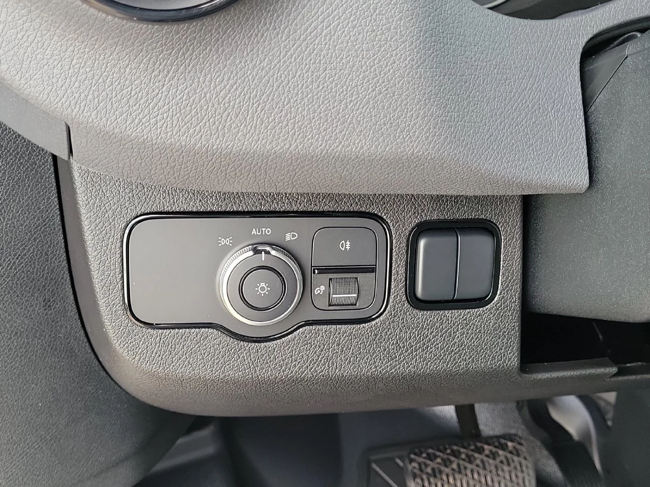 New 2026 Arctic White Mercedes-Benz Passenger 170 WB image 19