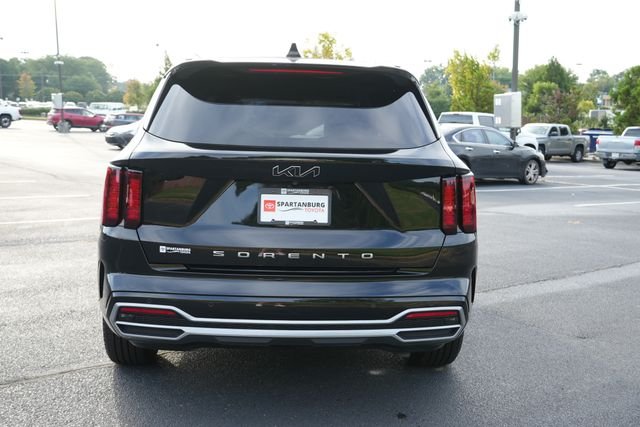 Used 2022 Black Kia EX image 6