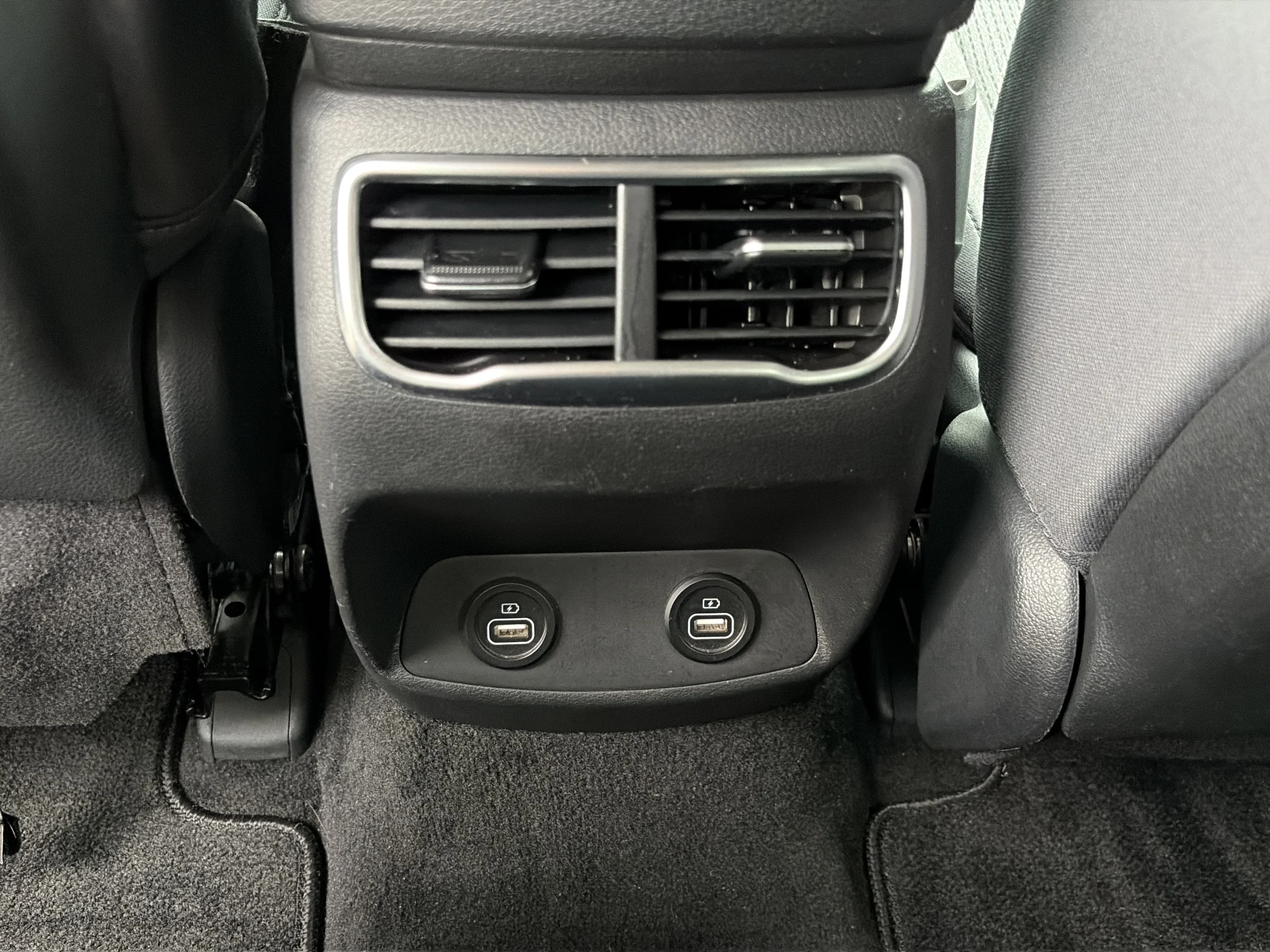 Used 2023 Shimmering Silver Hyundai SE image 11