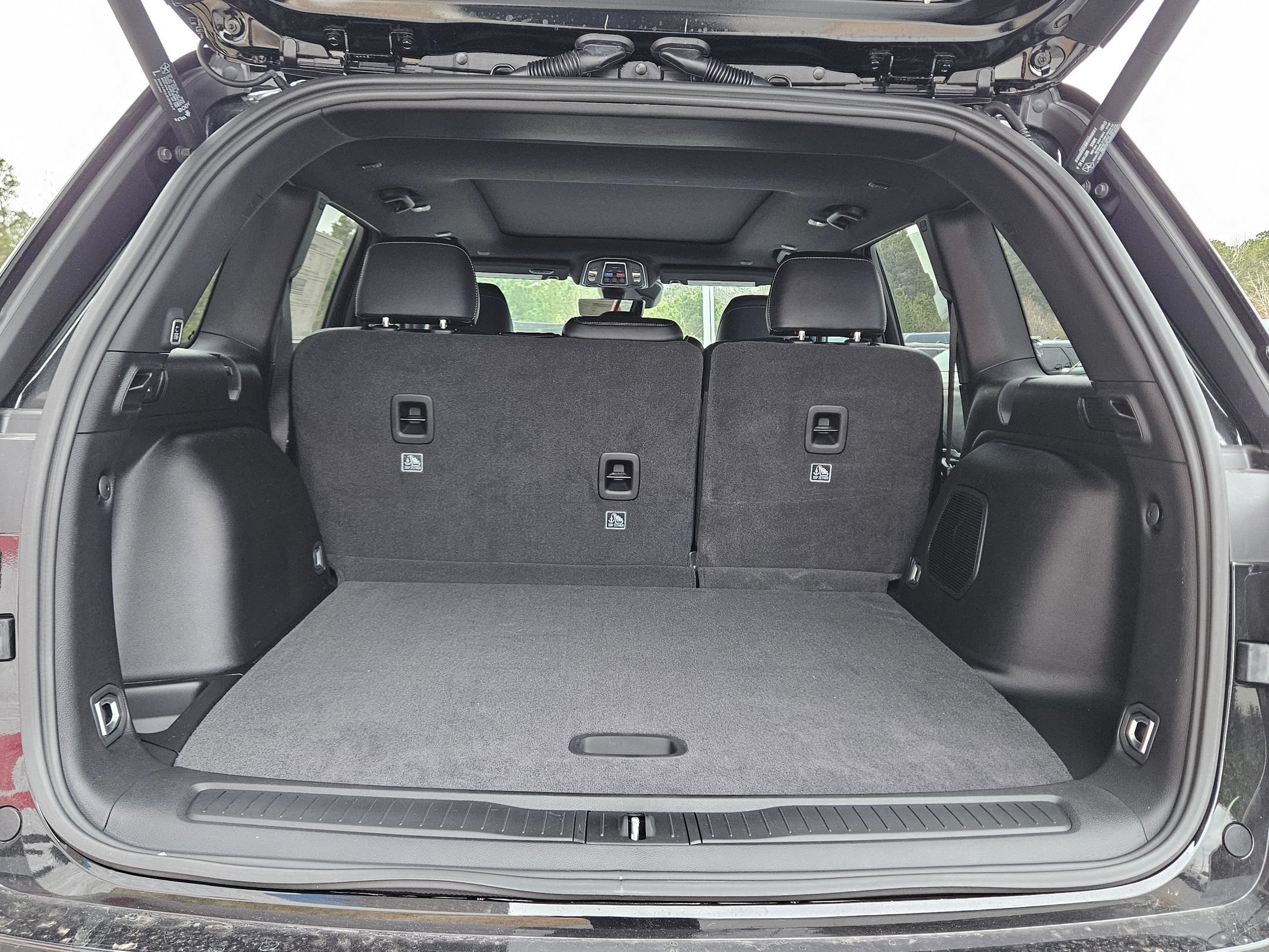 New 2026 Diamond Black Crystal Pearlcoat Jeep Limited Reserve image 26
