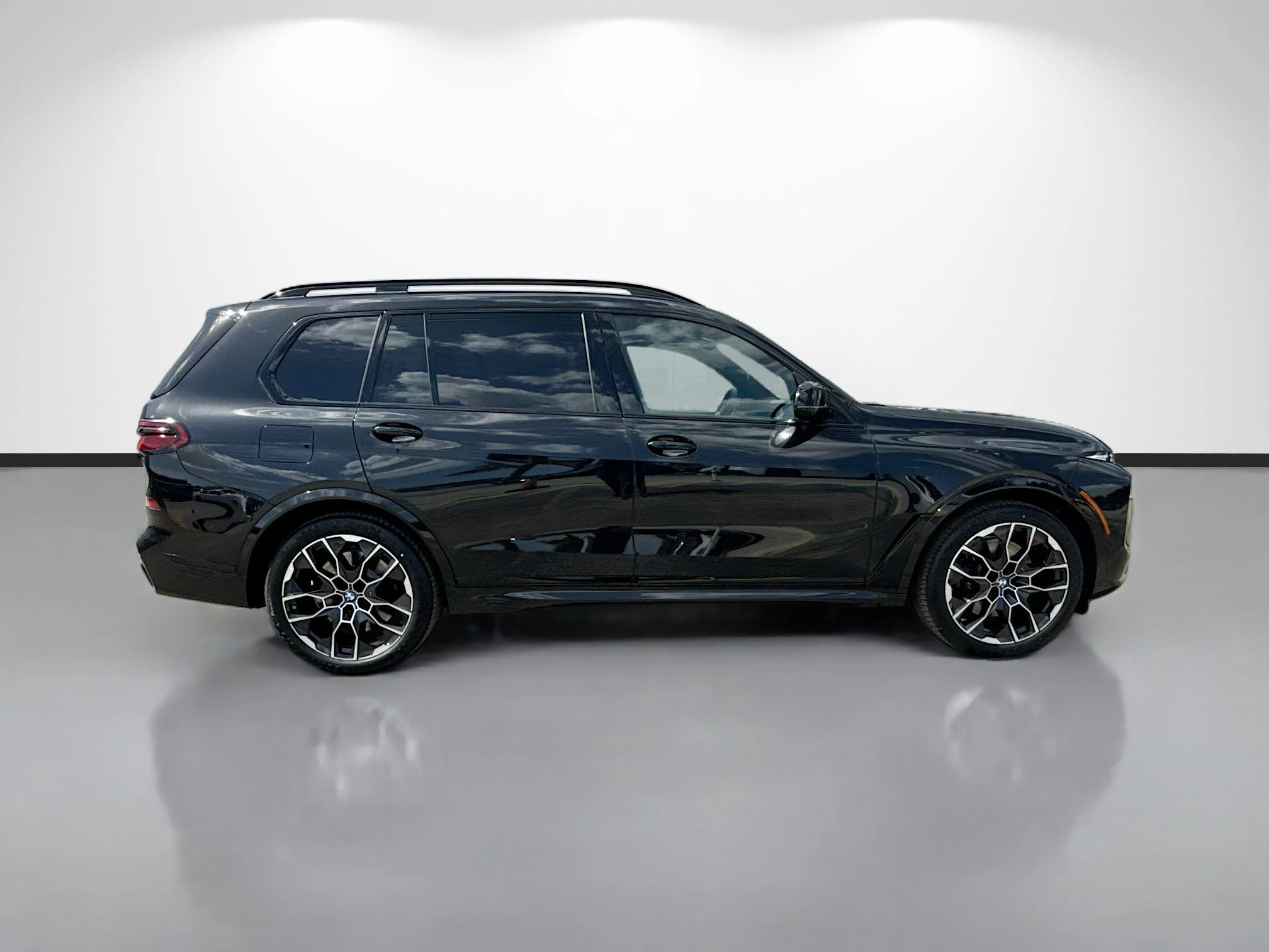 New 2027 Black Sapphire Metallic BMW M60i image 2