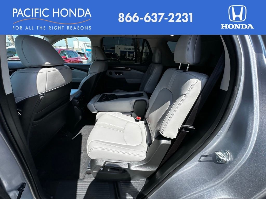 Used 2023  Honda Touring image 18