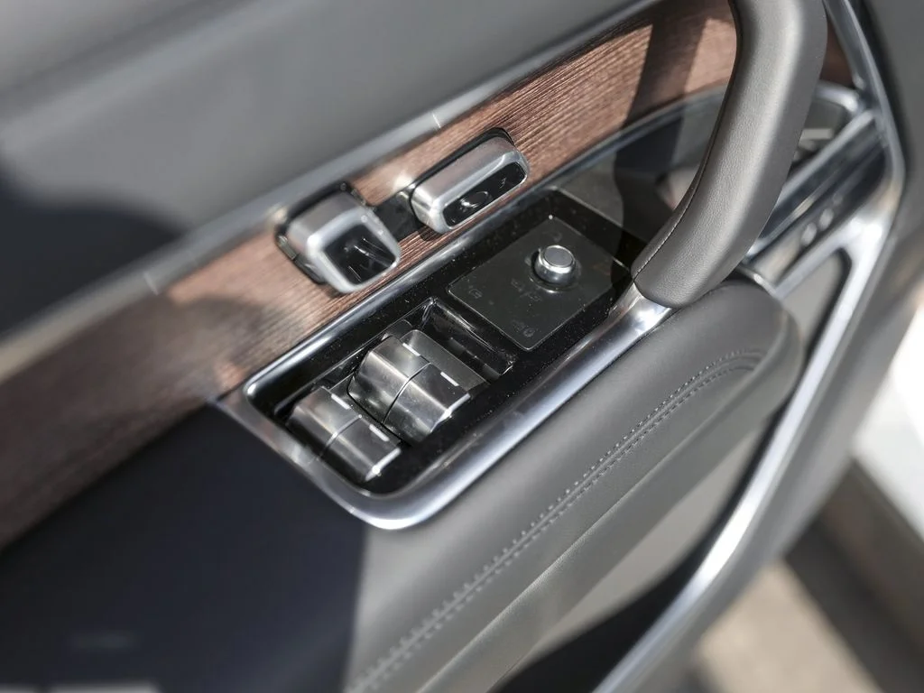 New 2025 White Land Rover SE image 24