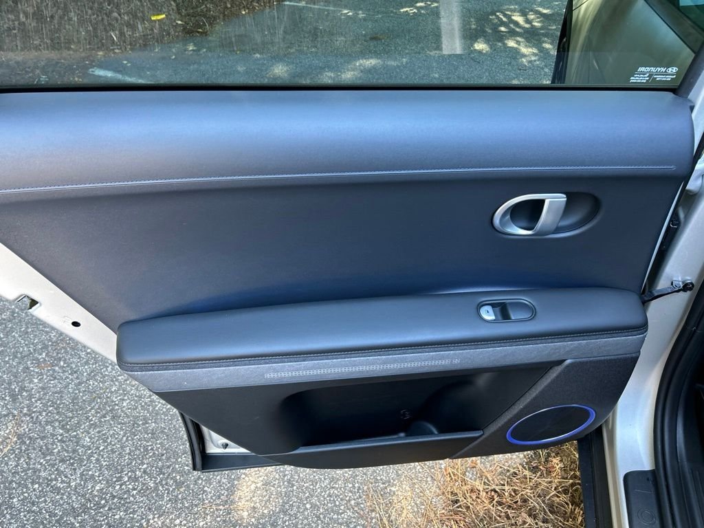Used 2023 Gold Hyundai SEL image 25