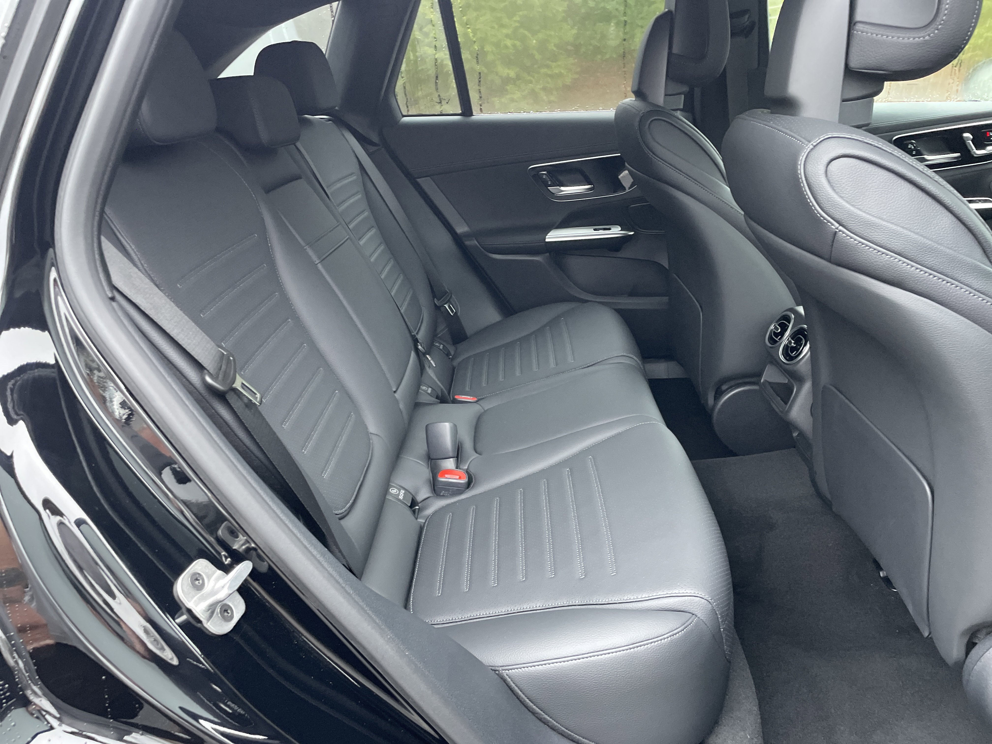 New 2026 Black Mercedes-Benz GLC 300 SUV image 40