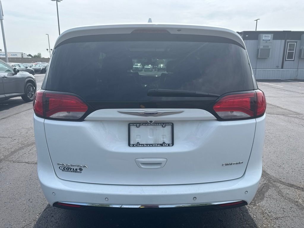 Used 2019 White Chrysler Limited image 4