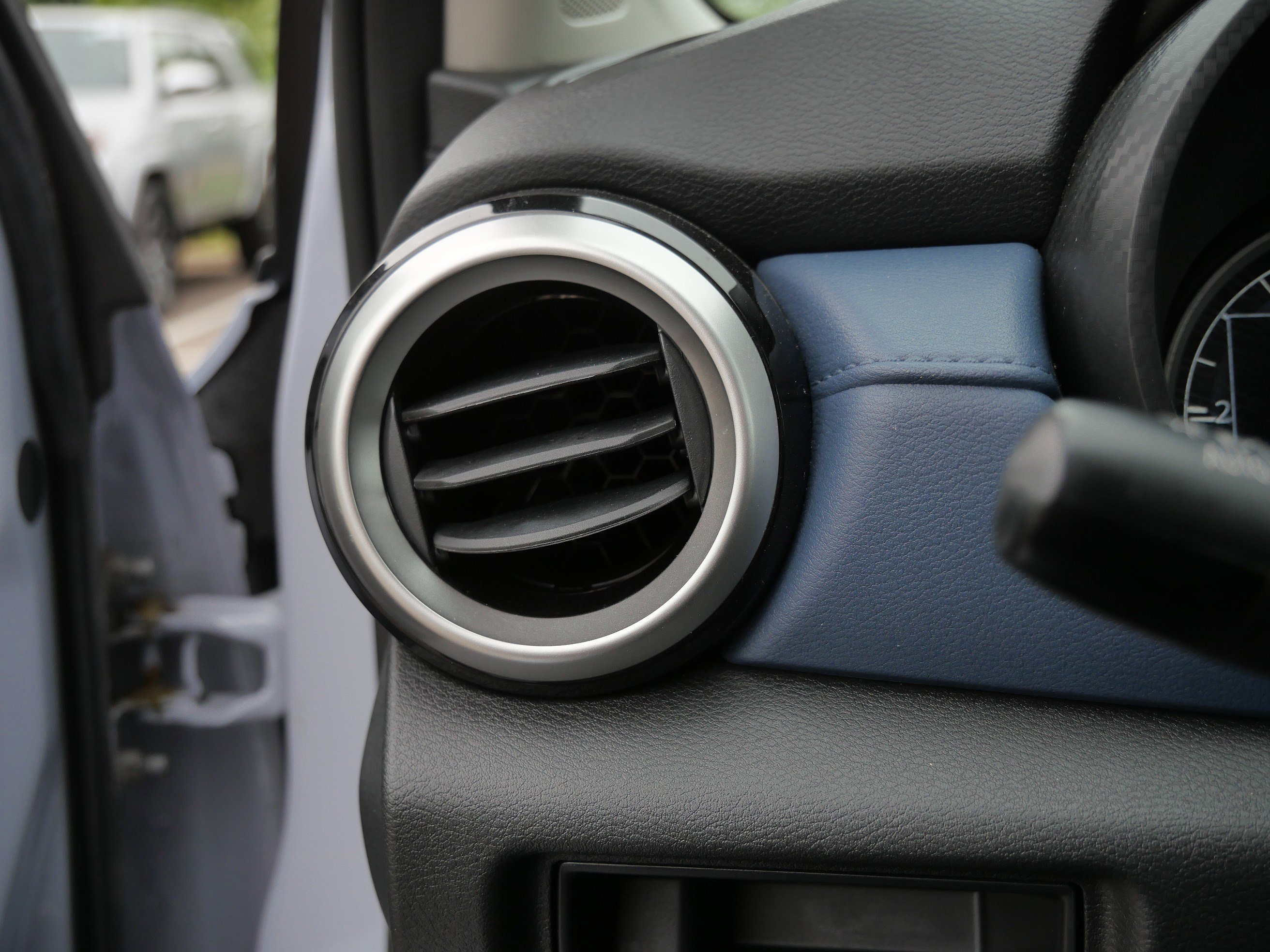 2025 Nissan Versa Sedan SV - Photo 26
