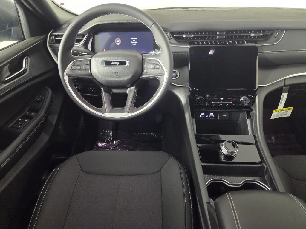 New 2027 High-Gloss Black Paint Jeep Laredo image 19