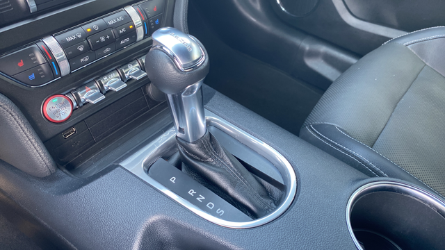 Used 2022 Gray Metallic Ford GT Premium image 18