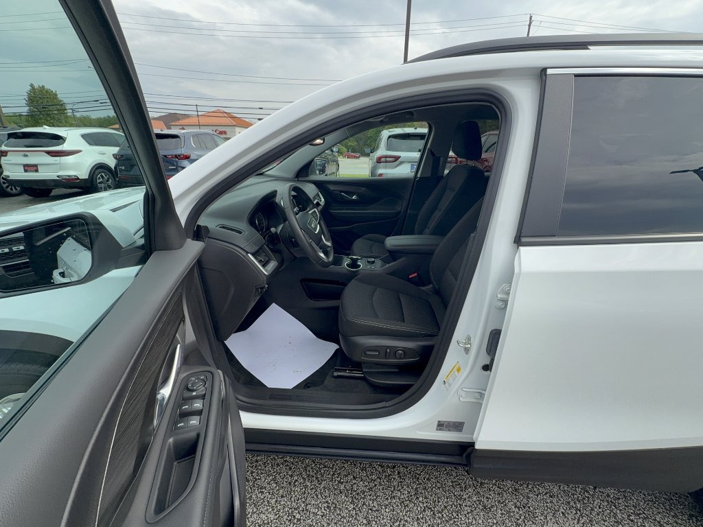 Used 2024 Summit White GMC SLE image 12