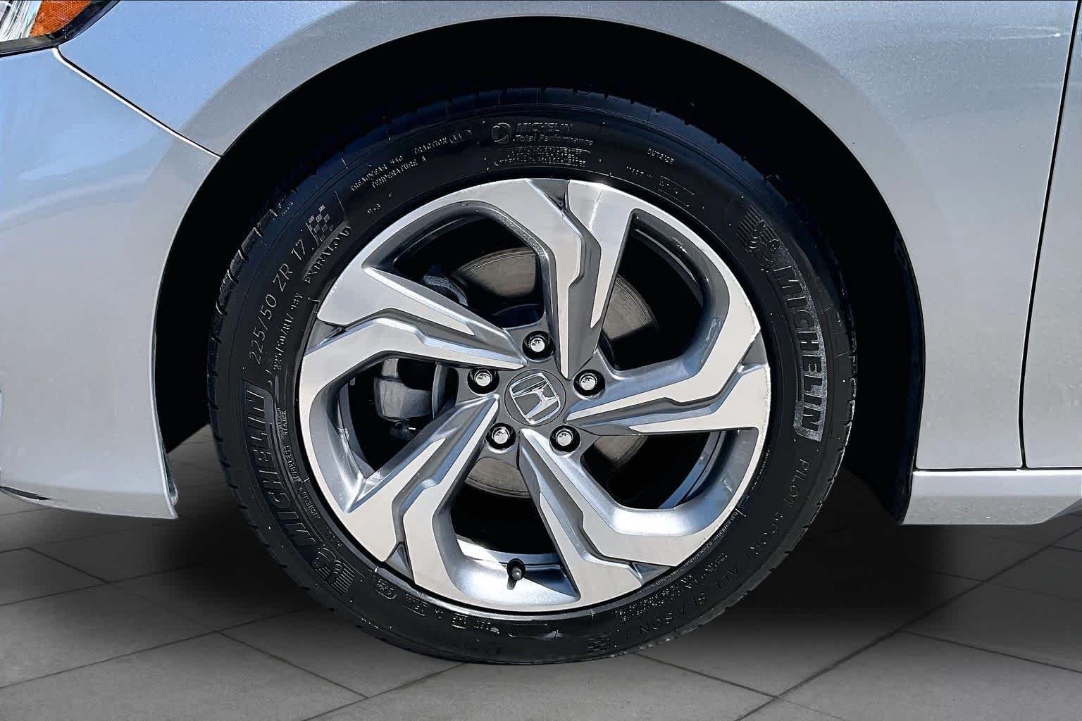 Certified Used 2019 Lunar Silver Metallic Honda EX-L 1.5T image 11