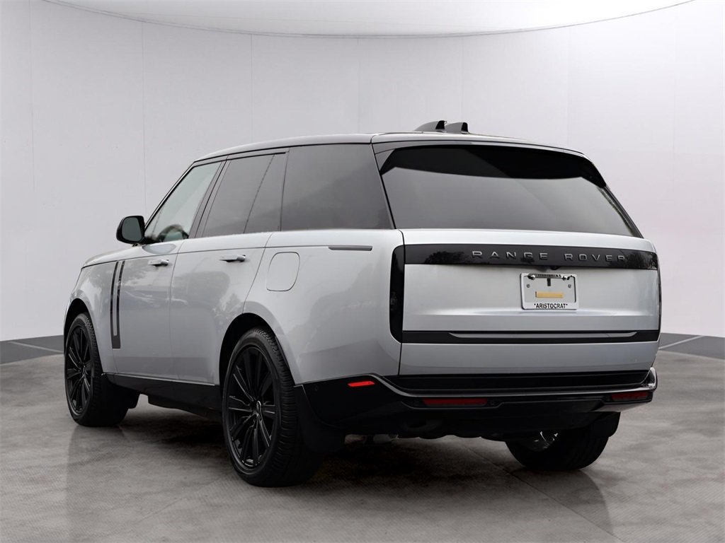 2025 Land Rover Range Rover SE photo 4