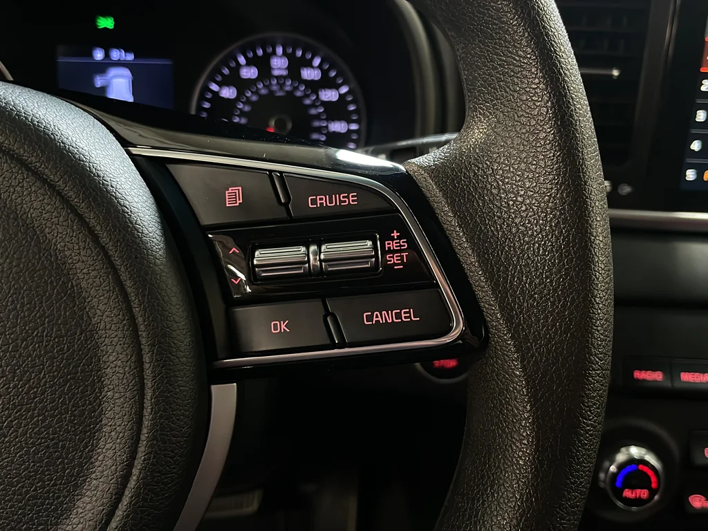 Used 2022 White Kia LX image 17