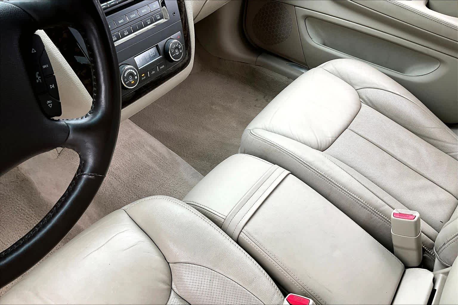 Used 2010 White Diamond Tricoat Cadillac w/1SC image 16