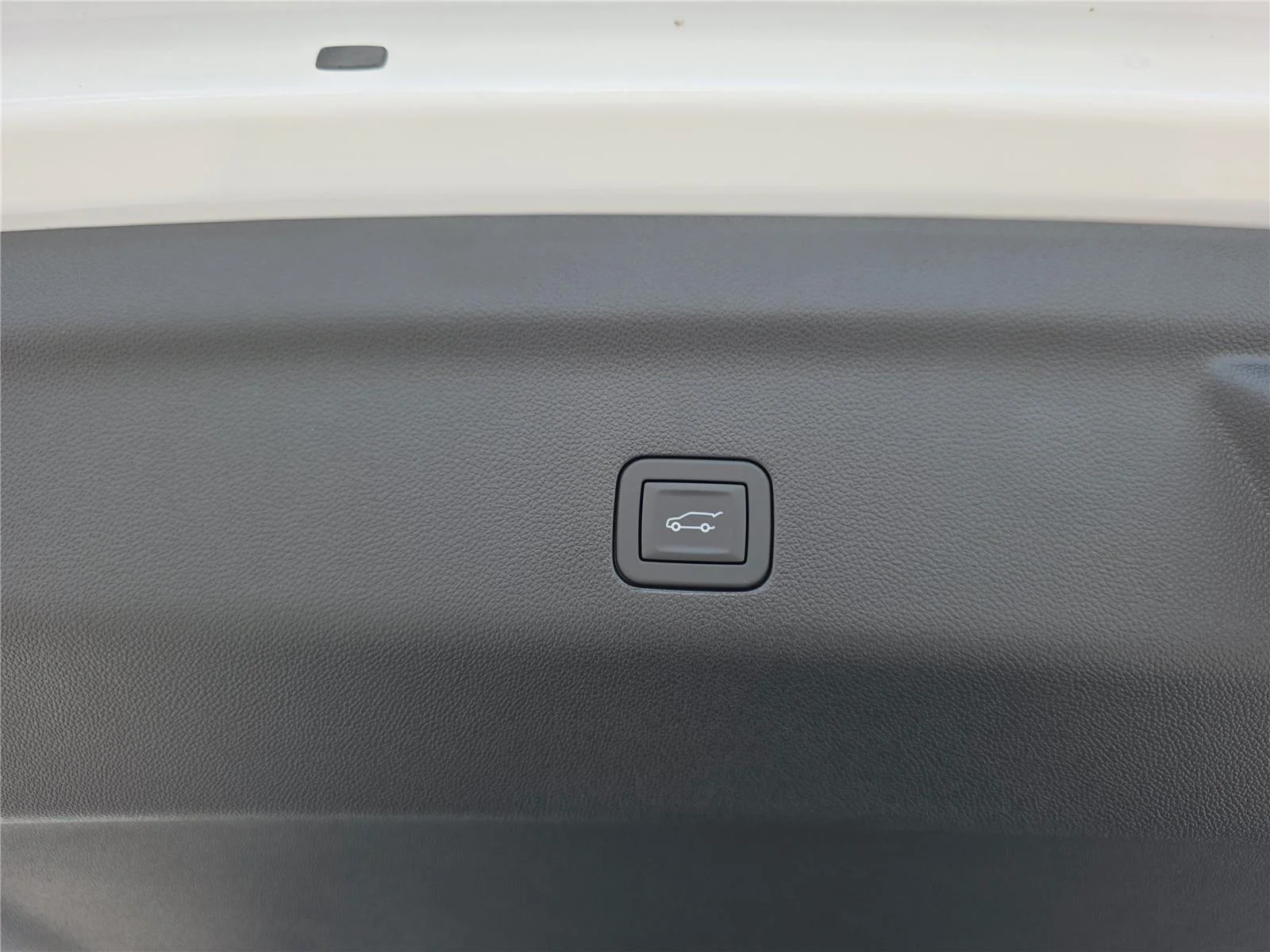 New 2026 Summit White GMC Elevation image 17