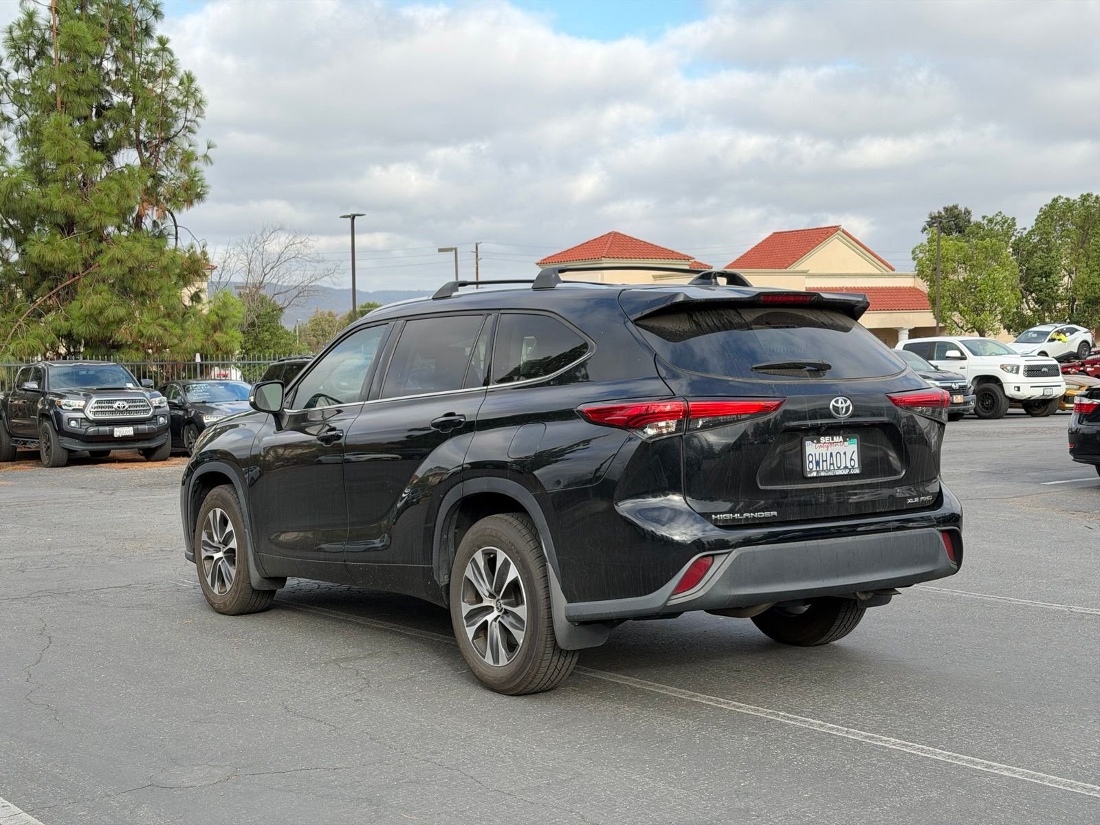 Used 2021 Midnight Black Metallic Toyota XLE image 3