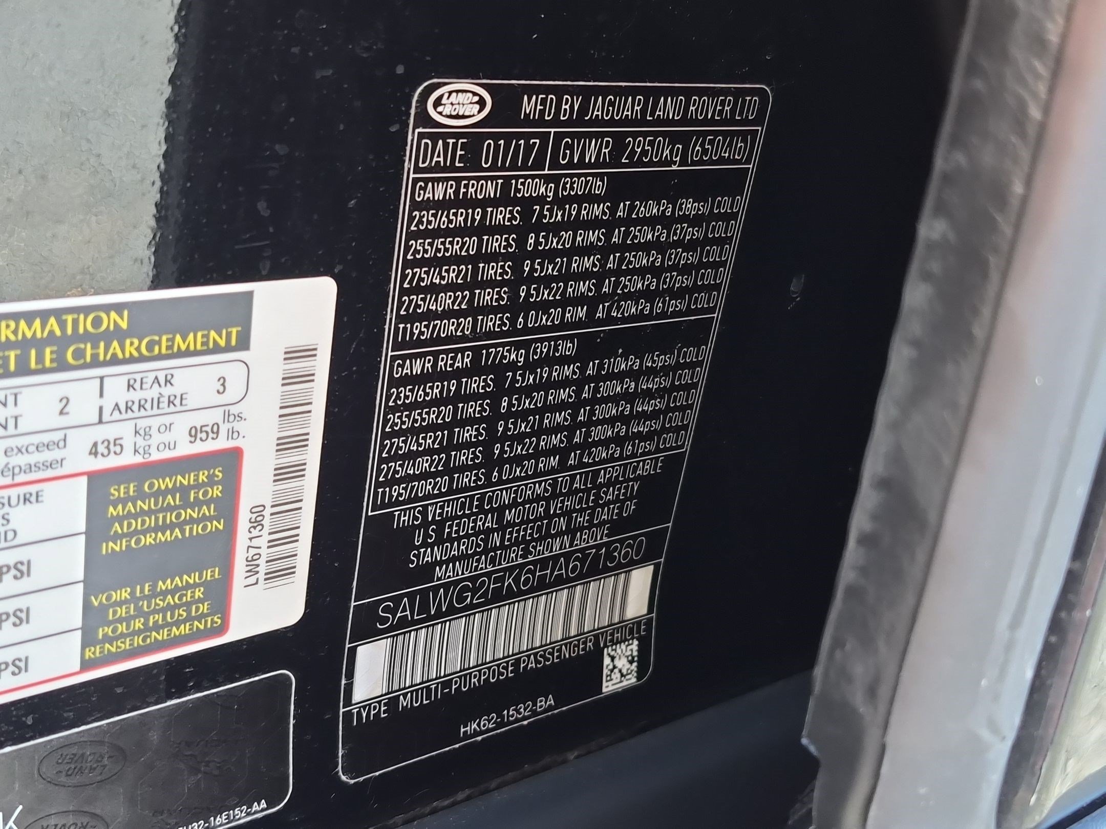 Used 2017  Land Rover SE image 33