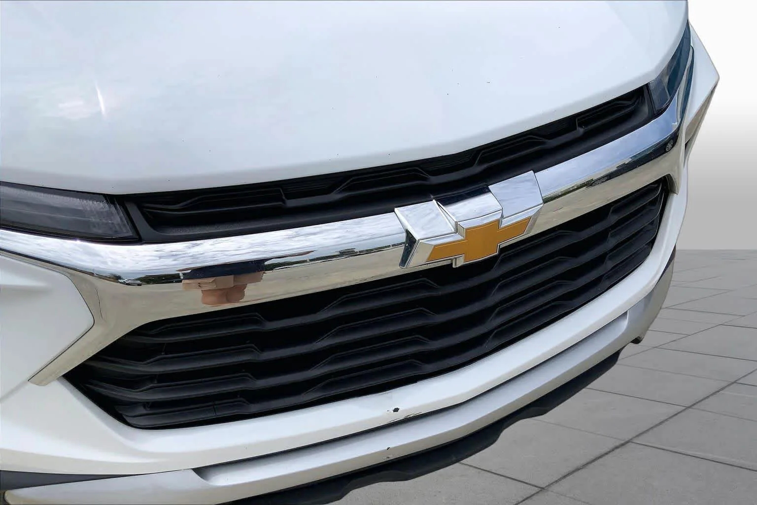 Used 2025 Summit White Chevrolet LT image 32