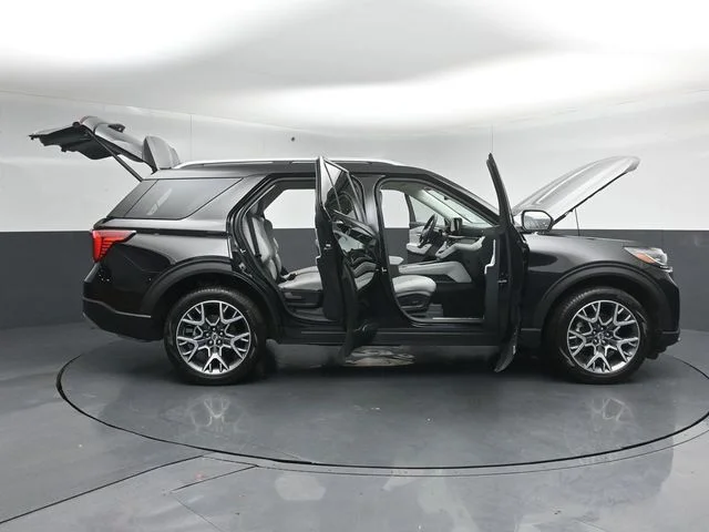 Used 2025 Black Metallic Ford Platinum image 62