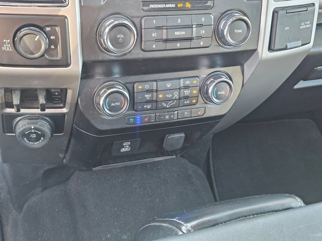Used 2021 Black Metallic Ford LARIAT image 61