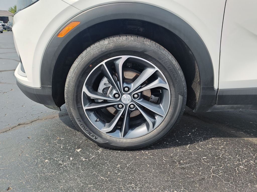 Used 2022 White Buick Select image 10