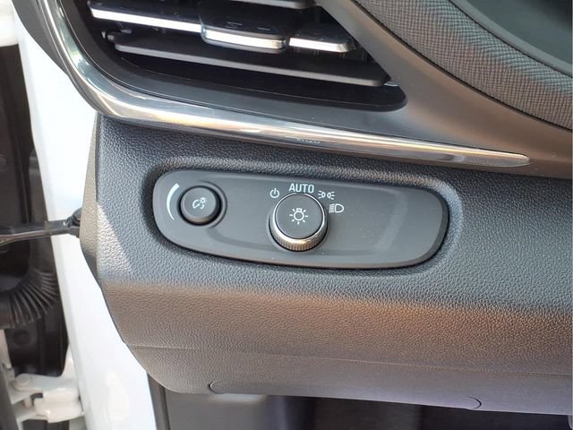 Used 2026 Summit White Buick Preferred image 13