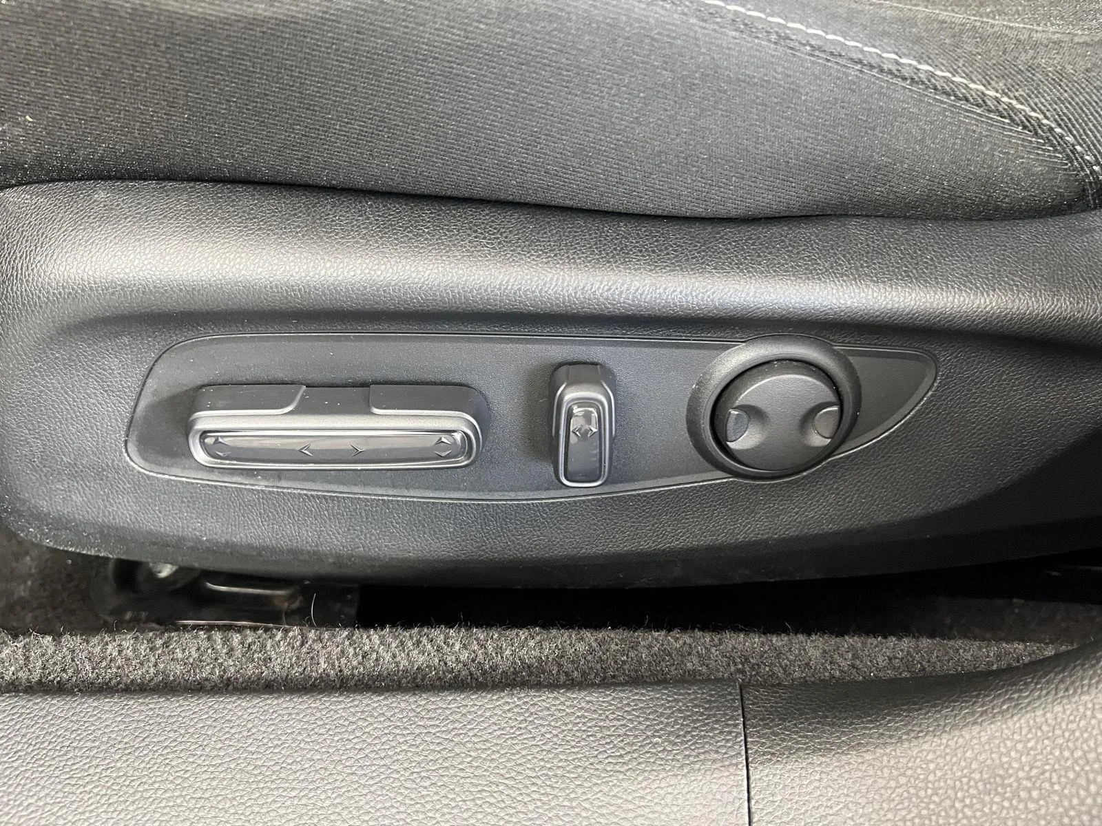 Used 2023  Honda EX image 6