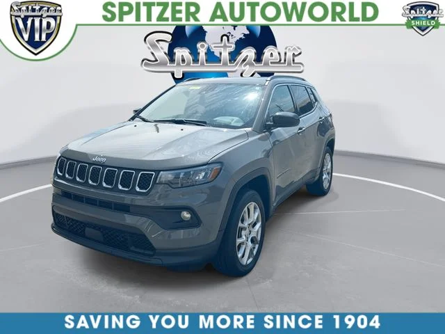 Used 2023 Gray Jeep Latitude Lux image 4