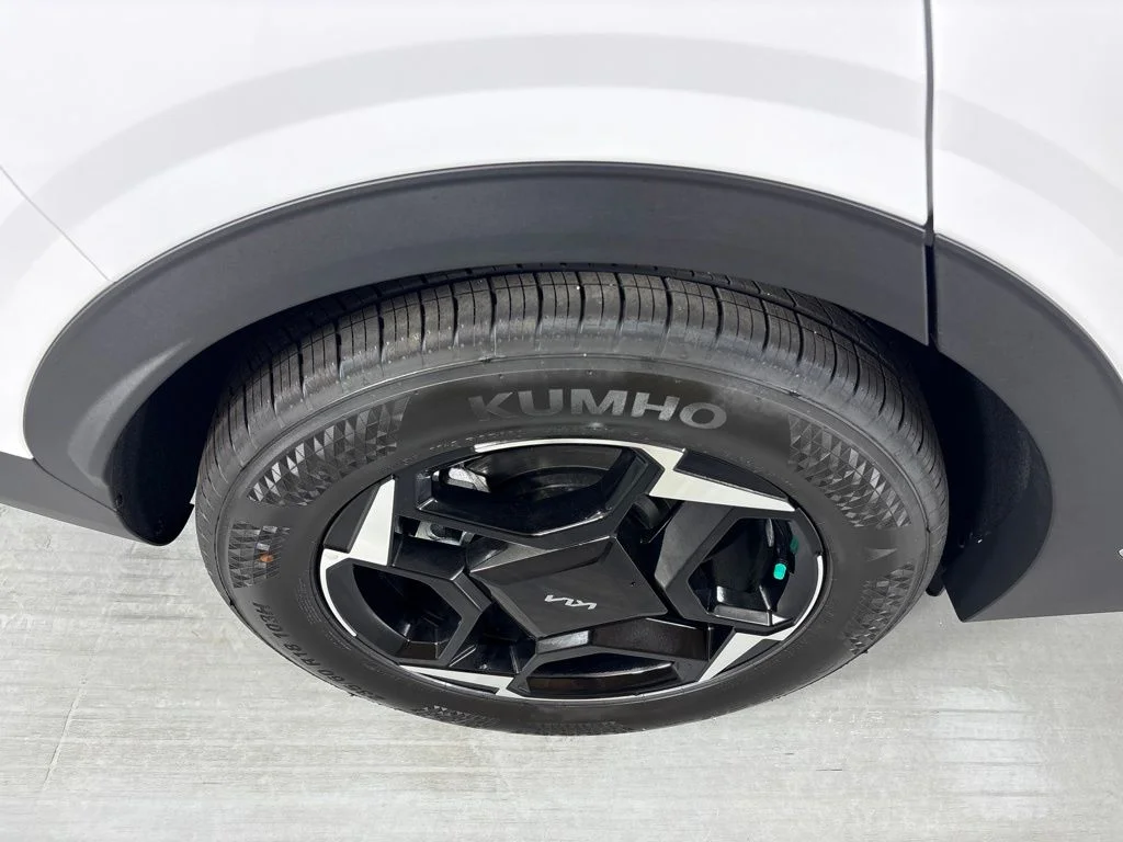 New 2026 Glacial White Pearl Kia EX image 10