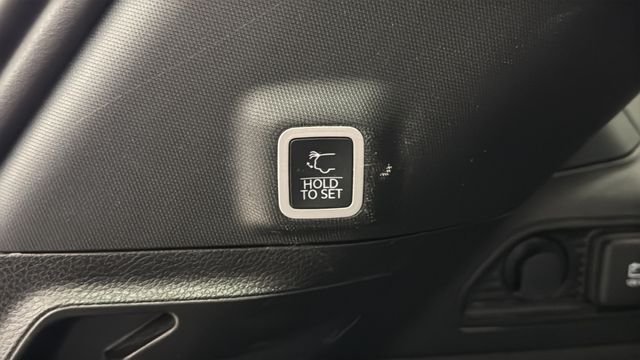 Used 2024 Diamond Black Crystal Pearlcoat Jeep Limited image 26