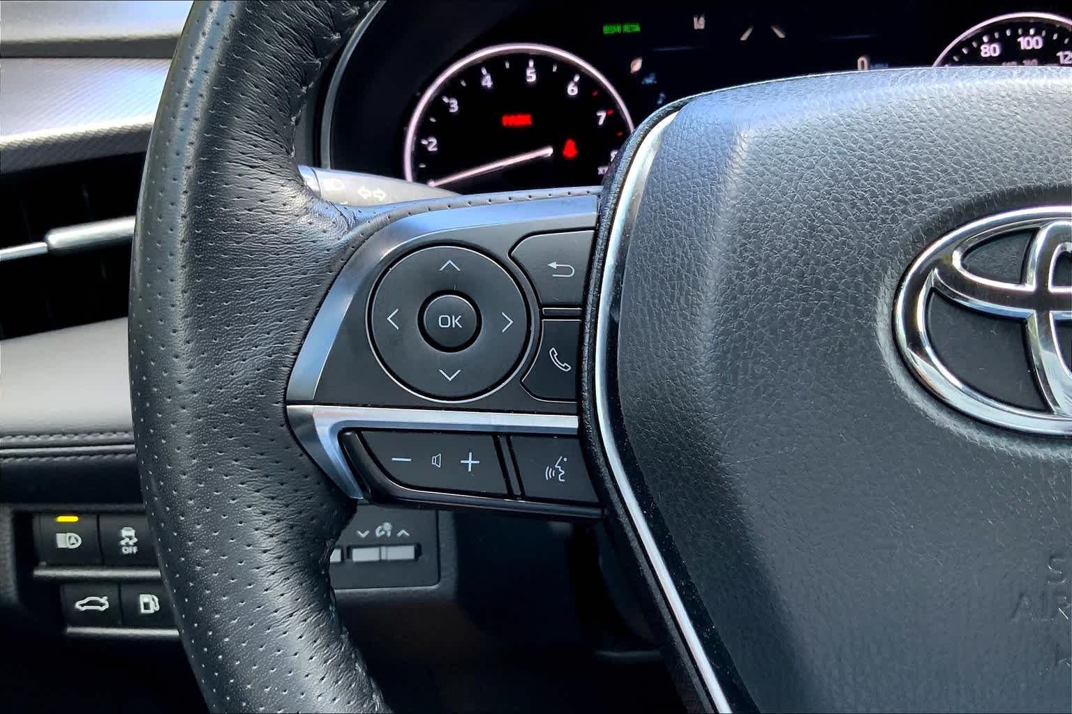 Used 2019 Wind Chill Pearl Toyota Touring image 23