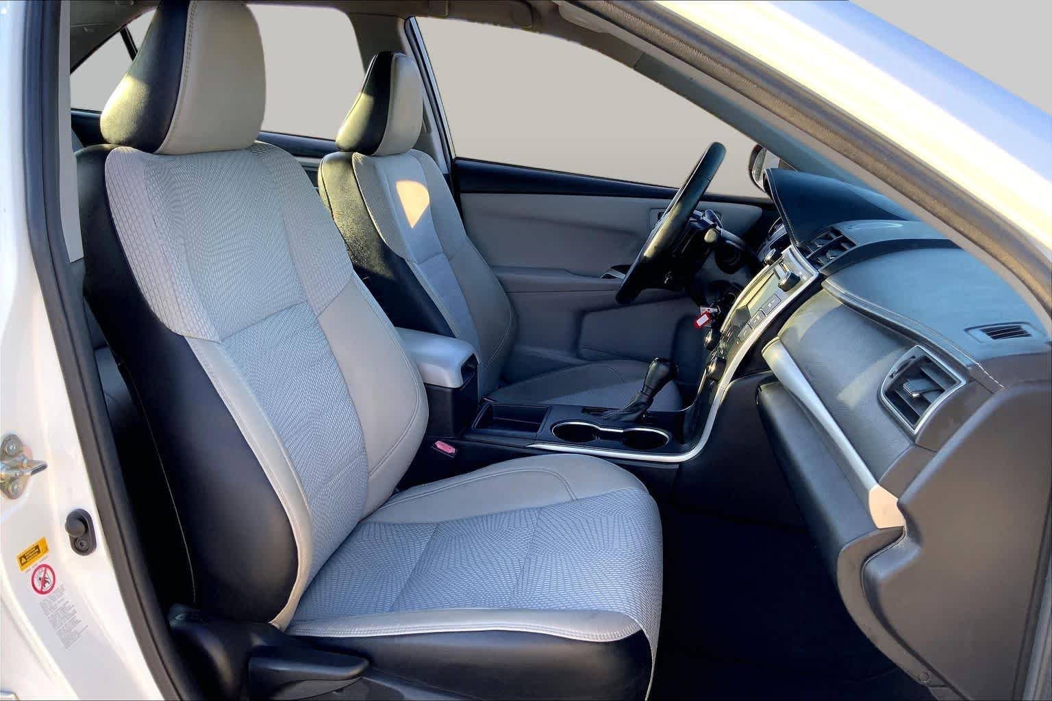 Used 2016 Super White Toyota SE image 9