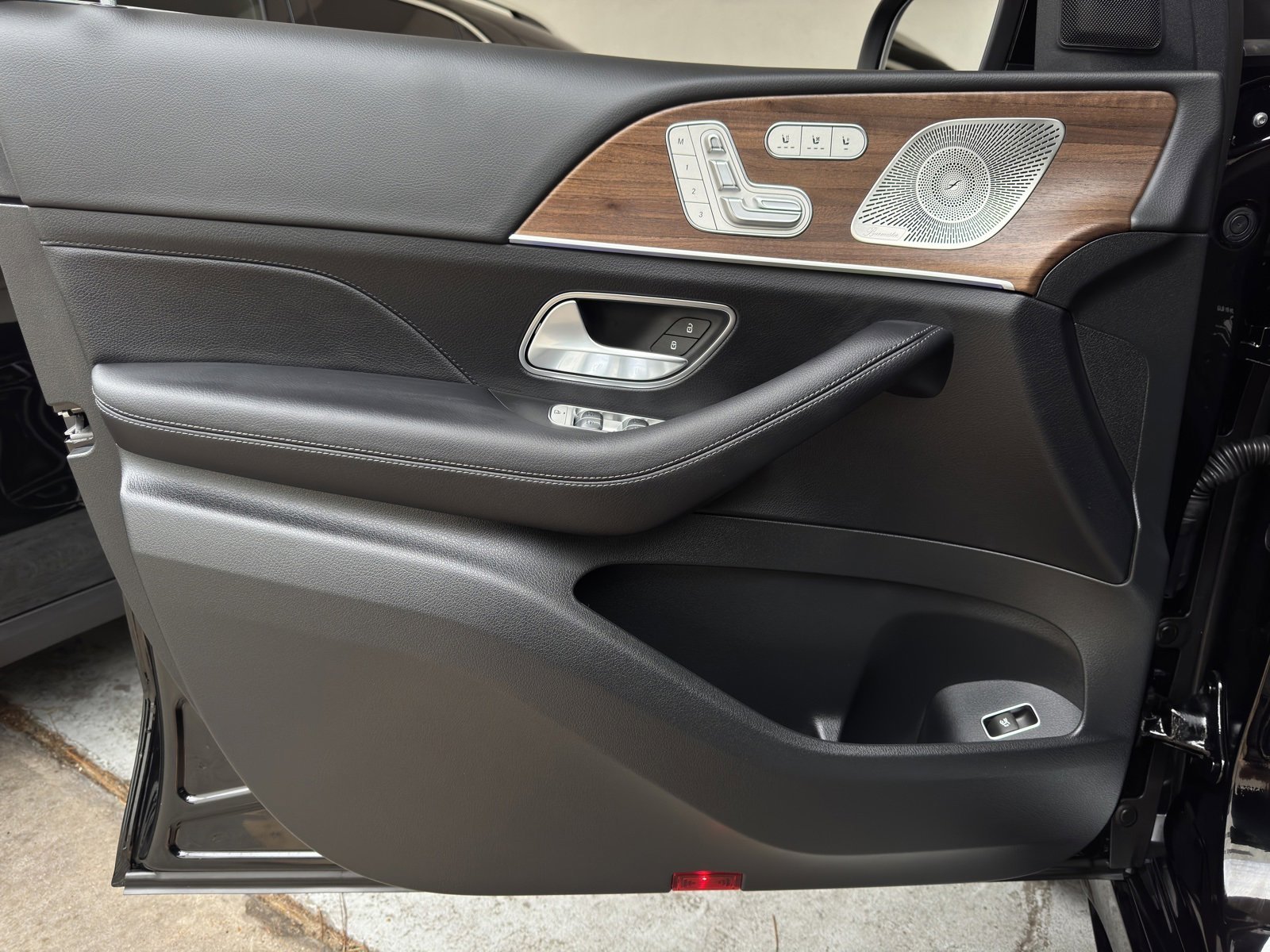 New 2025 Black Mercedes-Benz GLE 350 image 42